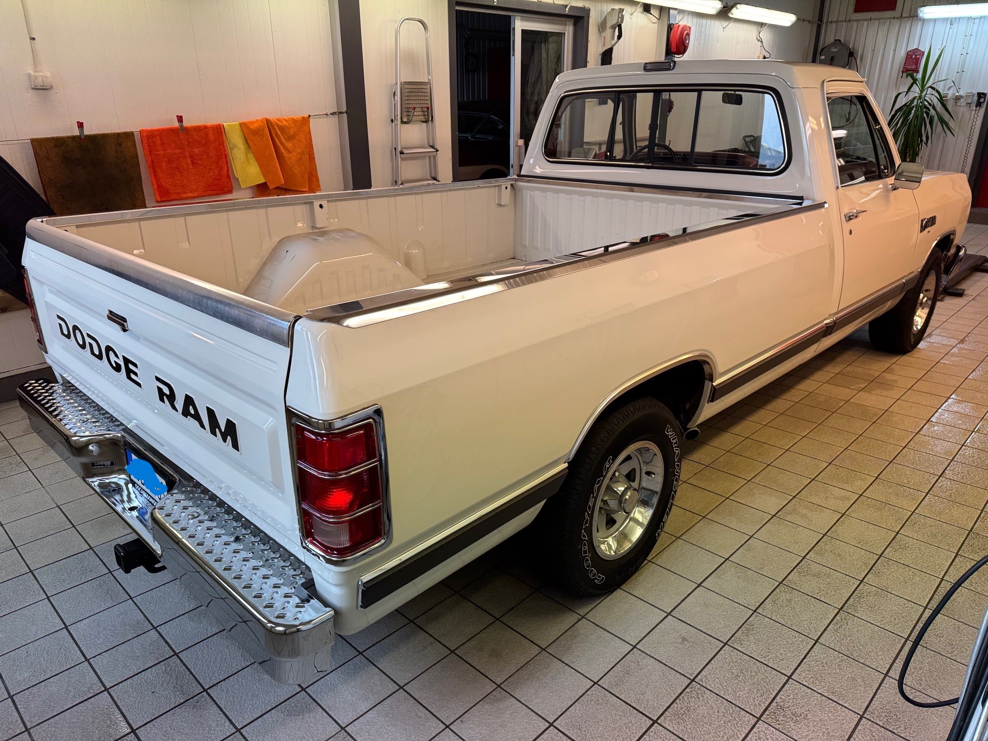 Dodge Ram Pickup 1987 med endast 37000 miles! (Reserverad)