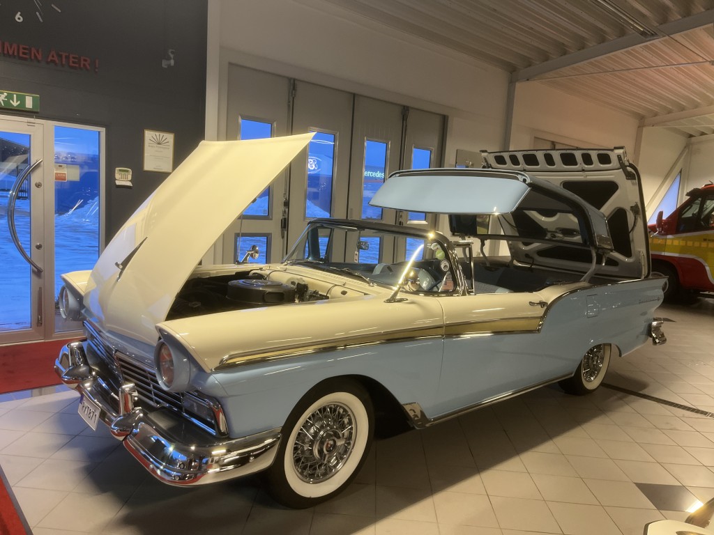 Ford Fairlane Skyliner 1957 (Såld)