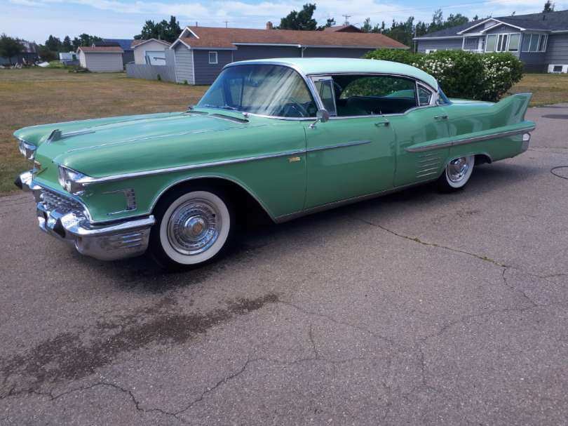 Cadillac De Ville 4d HT 1958 (Eingehender Wagen)